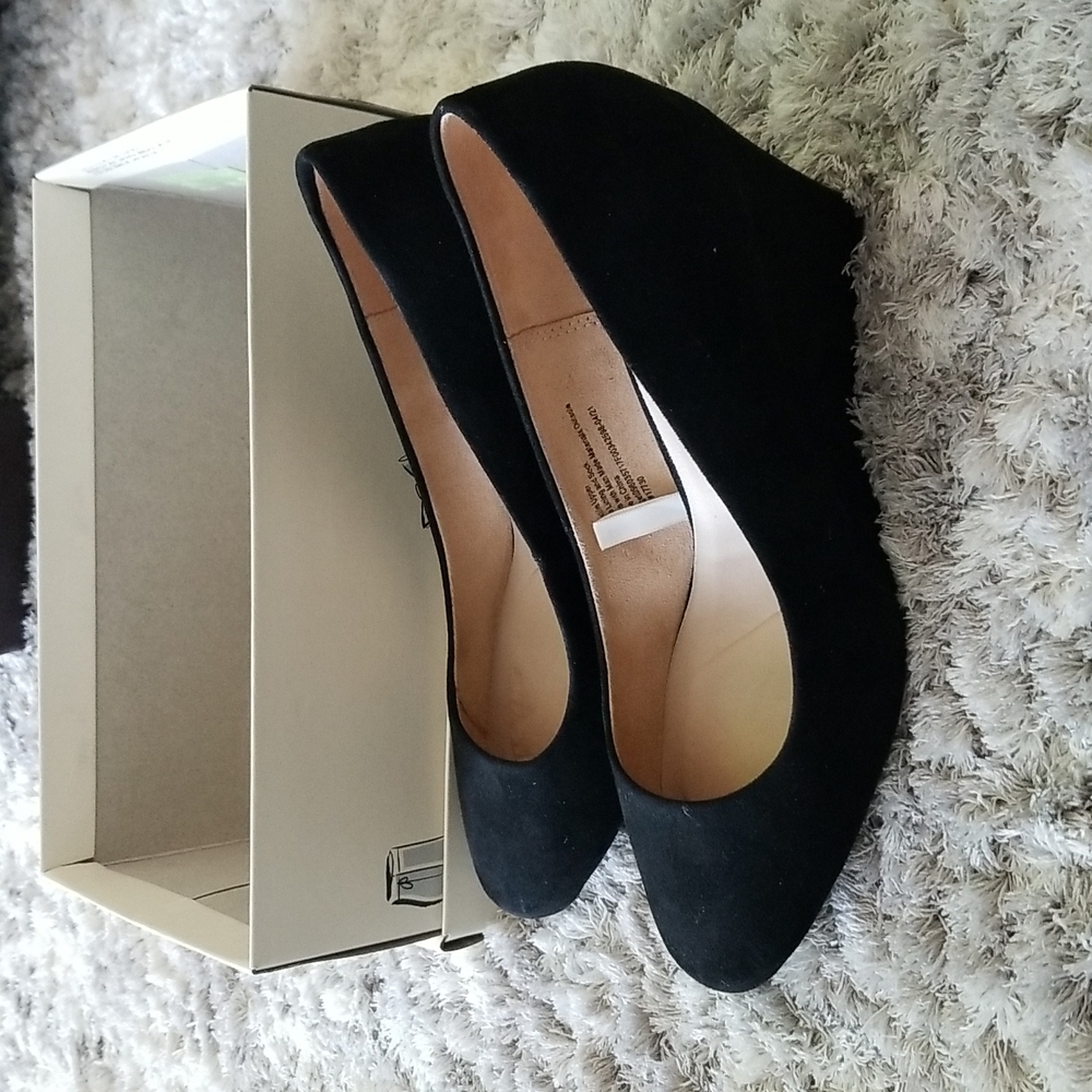 Shoes - Picture 2 of 4